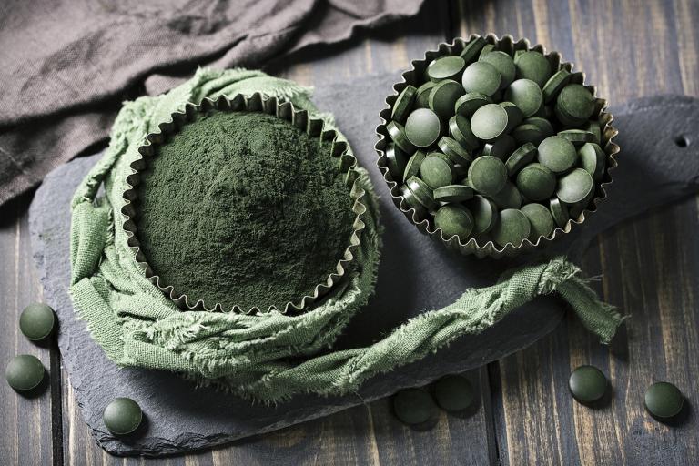 spirulina powder and tablets